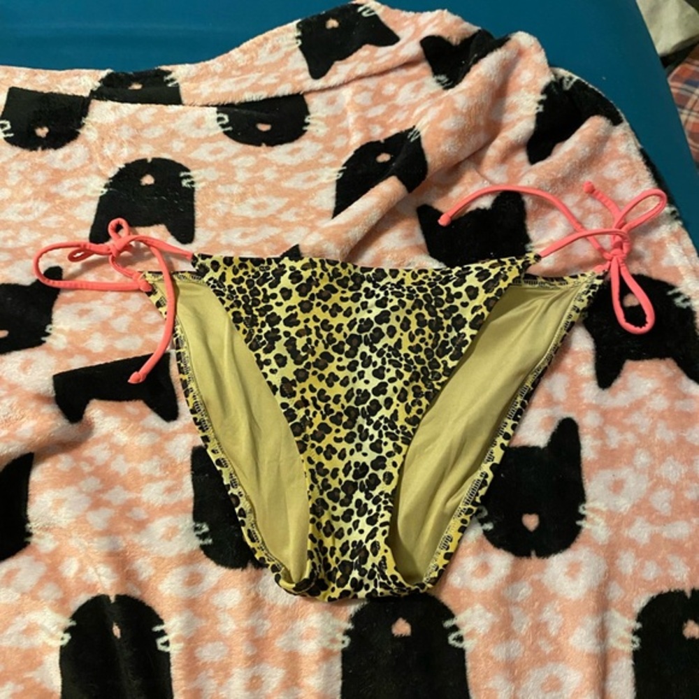 Vintage # y2k Victoria secret bikini bottoms.  
#victoriasecret #vintage